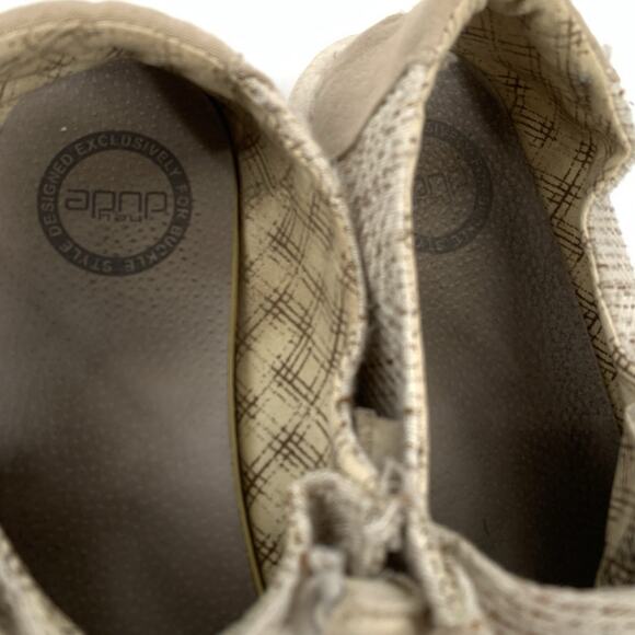 Hey Dude Wendy Canvas Slip On Loafers Flats Size 10 Womens Cream Beige Comfort - Picture 3 of 8